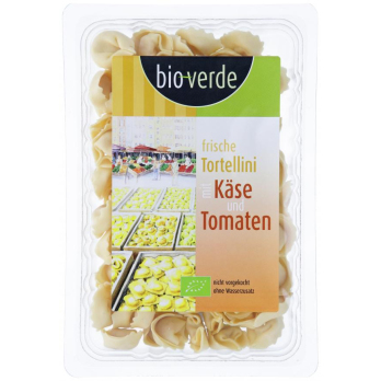 Tortellini mit Käse und Tomate